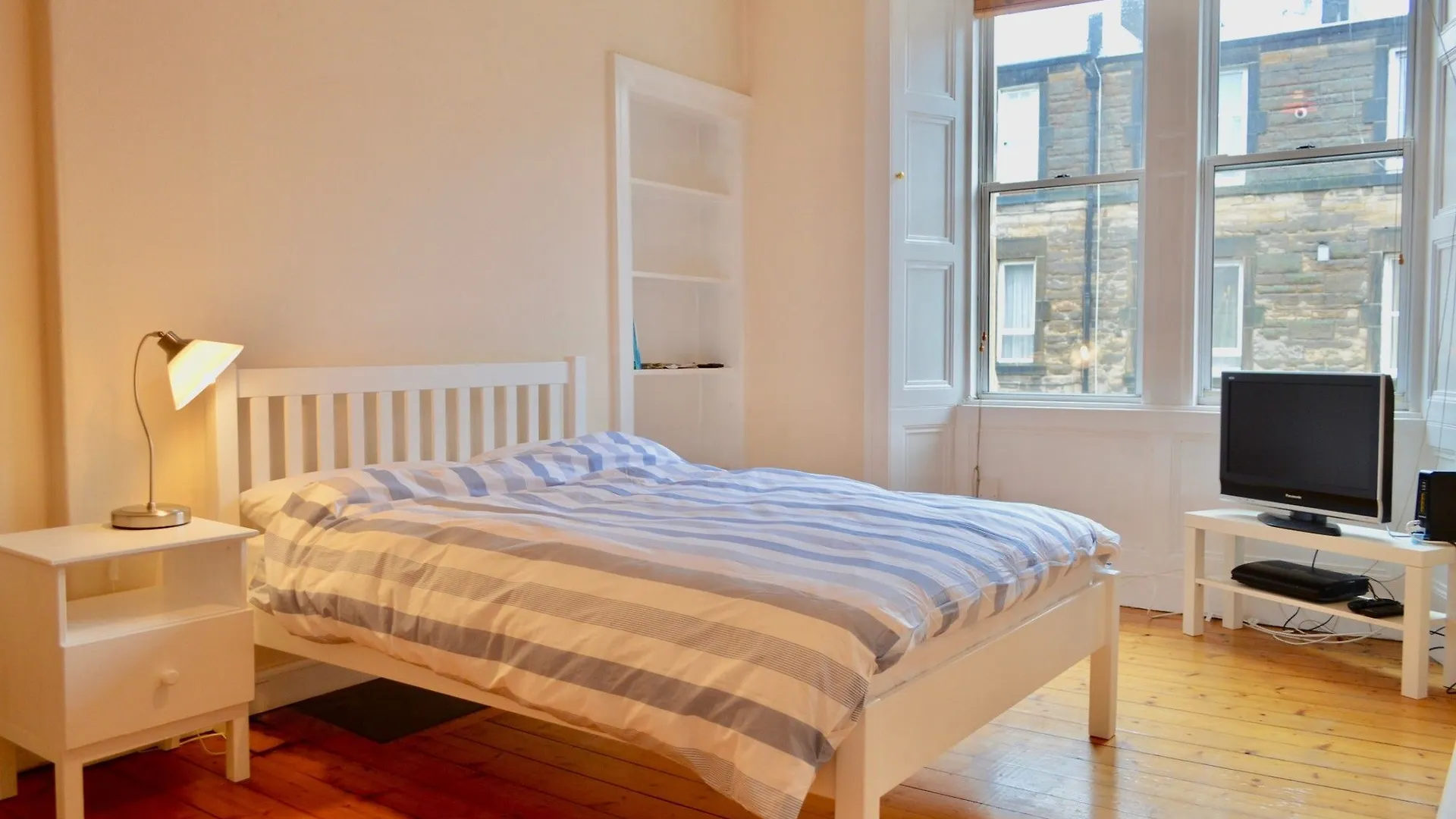 One Bedroom Flat With Box Room In Édimbourg 0*,